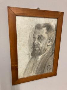 Desenho antigo de meio busto do século XIX a lápis com vidro e moldura original. Medidas 57 x 42